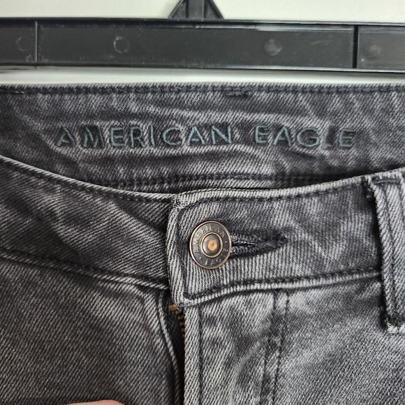 American Eagle Outfitters Vintage Black Wash Mom High Rise Jeans Size 6R - Picture 8 of 13